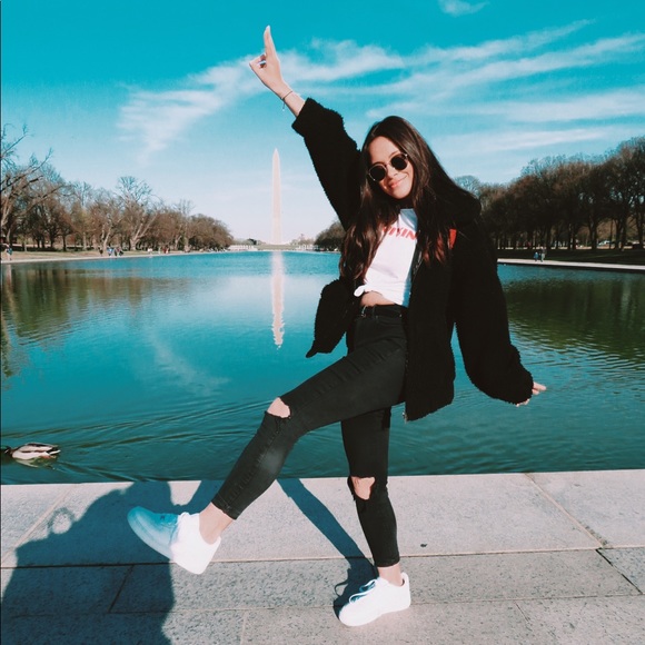 Meet your Posher, Olivia - Picture 1 of 5